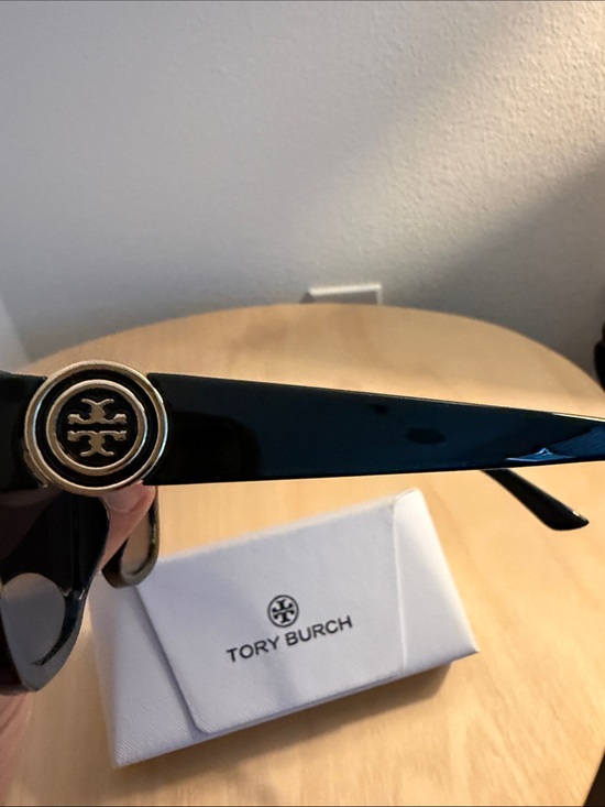 Tory Burch Black Sunglasses with Gold Logo Temples main image 4